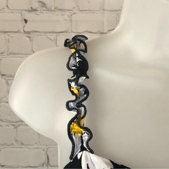 Women's AUW Black/Yellow/White Daisy Patterned Sleeveless Sundress. Size Large - Picture 9 of 16